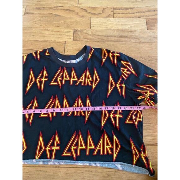 Def Leppard Women's Cropped cotton T-Shirt With Bold Graphic Print size XL - Picture 7 of 9
